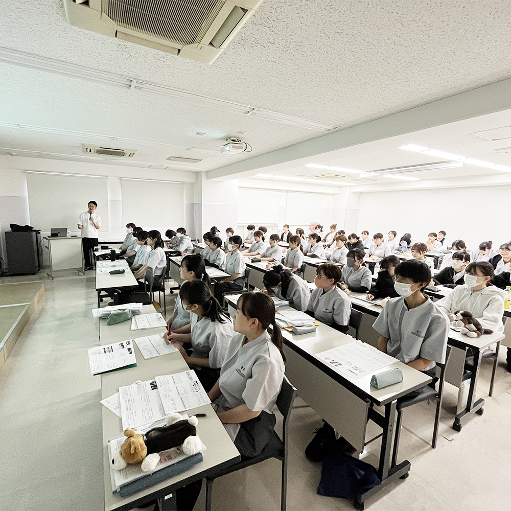 1年生が歯科衛生セミナーを受講